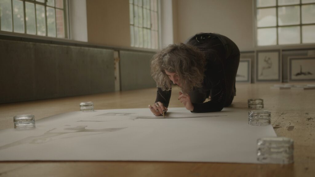 Julia Bugram im Atelier im BRICK5 Wien, ORF Dokumentation ARS EROTICA von Patrick Catuz